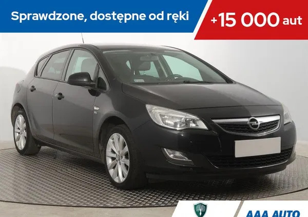 samochody osobowe Opel Astra cena 21000 przebieg: 262941, rok produkcji 2011 z Brzozów